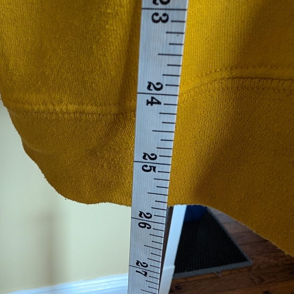 CedarFair Women's Size Large Charlie Brown Peanuts Yellow Crewneck Sweatshirt - Picture 5 of 6